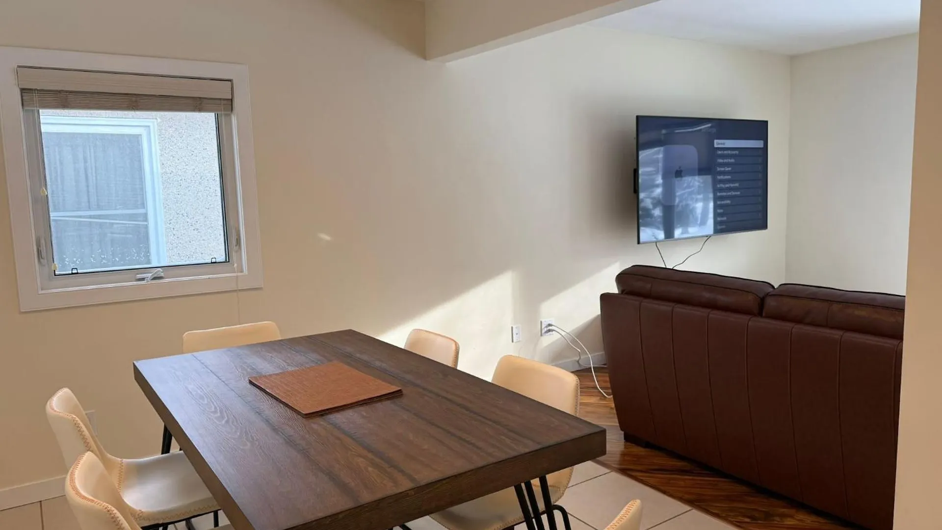 Holiday home 2Bed Bright & Stylish Ritchie Urban Retreat Villa Edmonton