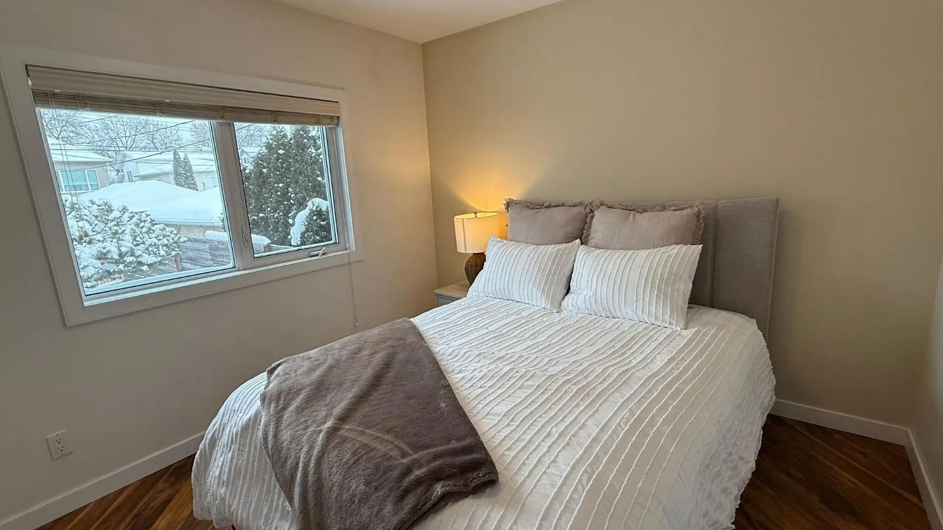 Holiday home 2Bed Bright & Stylish Ritchie Urban Retreat Villa Edmonton
