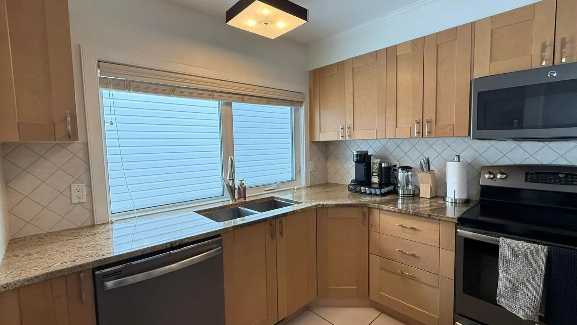 2Bed Bright & Stylish Ritchie Urban Retreat Villa Edmonton Holiday home