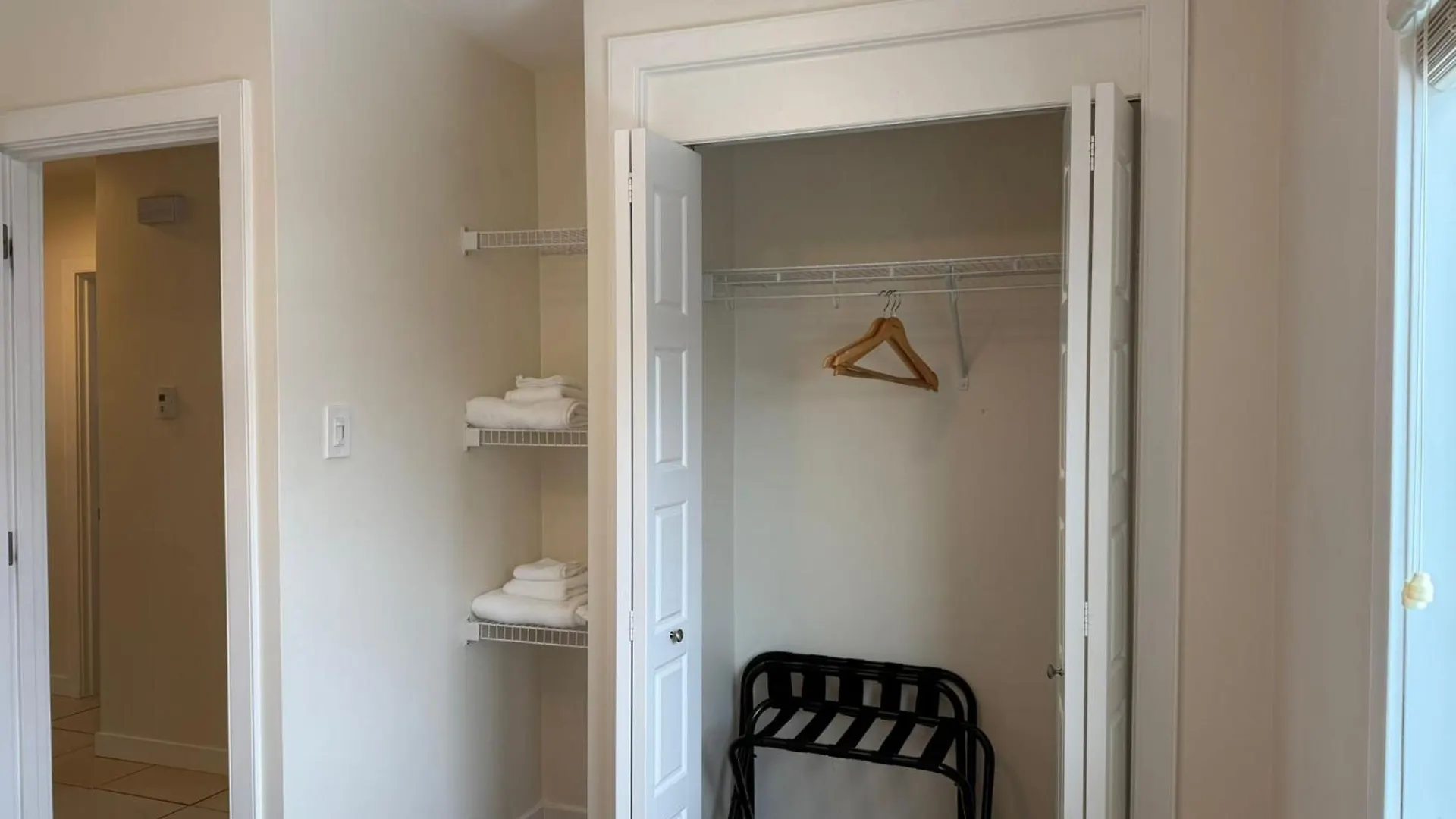 Holiday home 2Bed Bright & Stylish Ritchie Urban Retreat Villa Edmonton