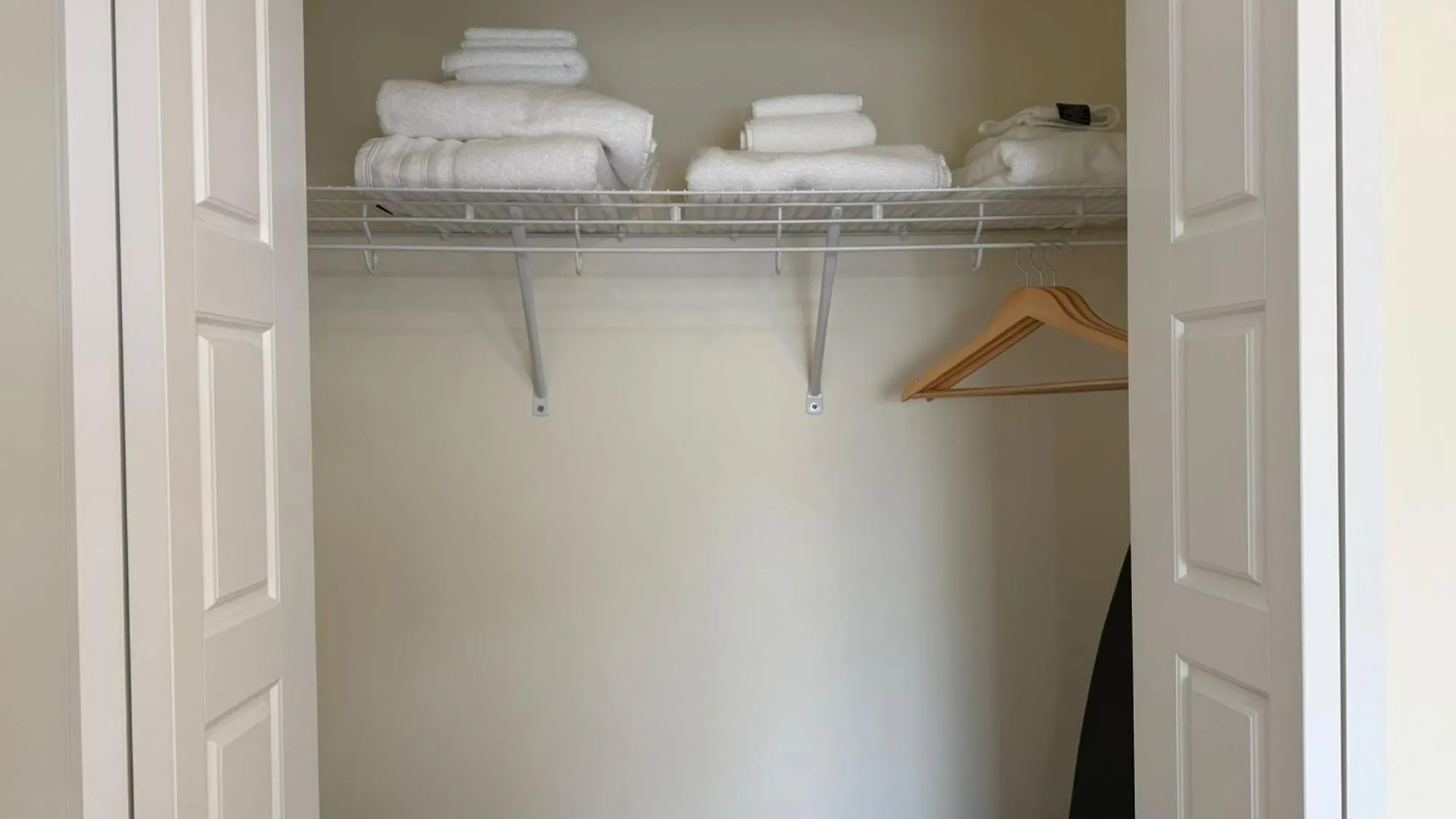 2Bed Bright & Stylish Ritchie Urban Retreat Villa Edmonton Holiday home