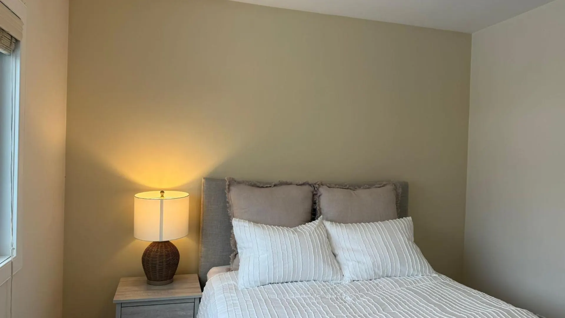2Bed Bright & Stylish Ritchie Urban Retreat Villa Edmonton Holiday home